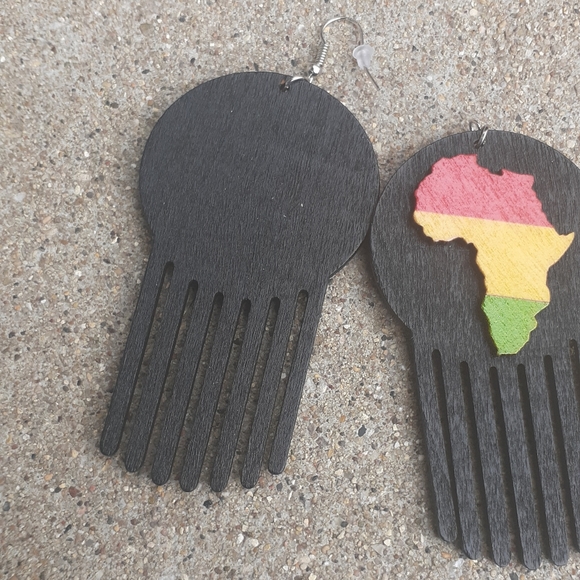 Afrocentric Africa Afro Pick Wooden Earrings - Picture 2 of 2